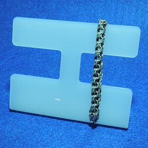 Подставка под браслеты